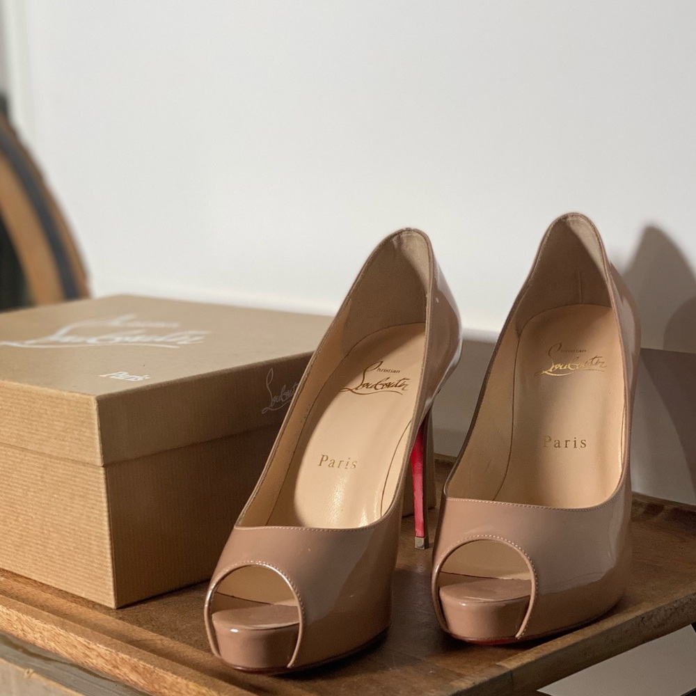 Christian Louboutin New Very Prive Patent 100 Nude Heels